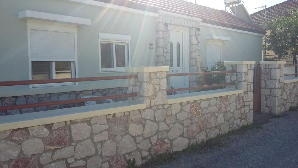 יאליסוס Anastasia'S Holiday Home מראה חיצוני תמונה